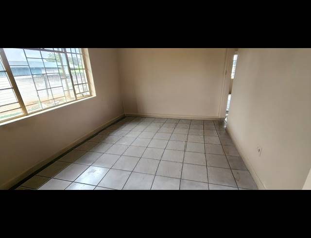 2 BEDROOM HOUSE FOR SALE IN OOS EINDE